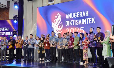 Universitas Muslim Nusantara Al-Washliyah Raih Penghargaan Tingkat Nasional di Anugerah Diktisaintek 2025