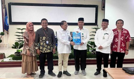 Penyerahan SK Guru Besar Wakil Rektor III UMN Al-Washliyah